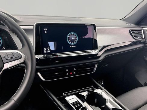 Used 2025 Volkswagen Atlas Cross Sport SE image 6