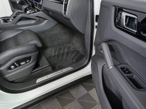 Certified 2019 Porsche Cayenne S AWD/4WD image 27