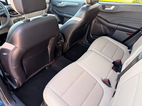 Used 2022 Ford Escape Titanium AWD/4WD image 4