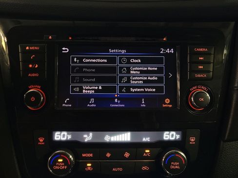 Used 2018 Nissan Rogue SV AWD/4WD image 25