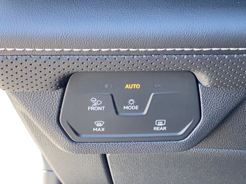 Used 2024 Volkswagen Atlas Cross Sport SE AWD/4WD image 14