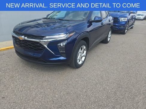 Certified 2024 Chevrolet Trax LS w/ LS Convenience Package FWD image 13