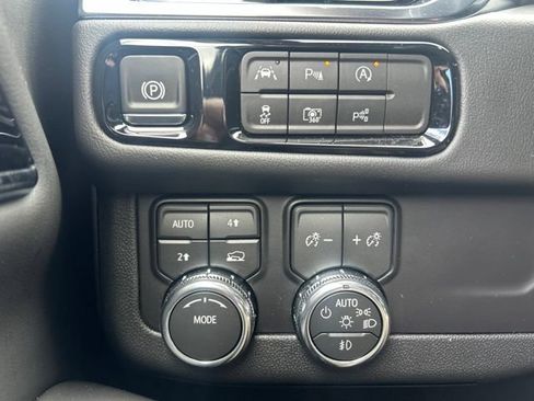 Used 2026 GMC Yukon Elevation AWD/4WD image 13