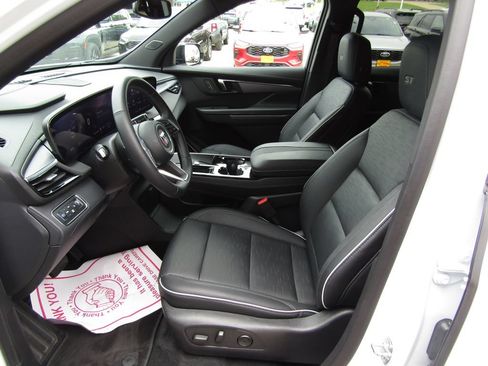 Used 2025 Buick Enclave Sport Touring AWD/4WD image 27