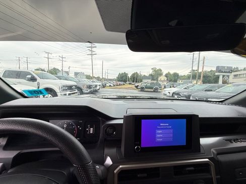Certified 2025 Toyota Tacoma SR5 AWD/4WD image 2