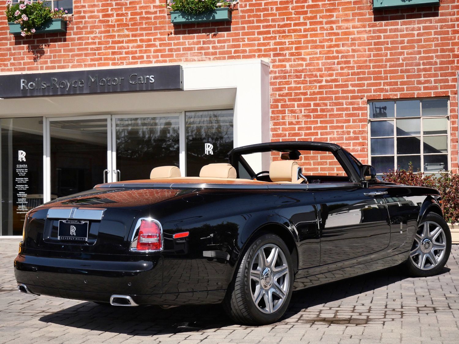 Certified 2013 Rolls-Royce Phantom Drophead Coupe RWD image 2