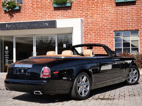 Used 2013 Rolls-Royce Phantom Drophead Coupe RWD image 2