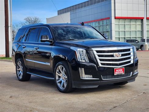 Used 2016 Cadillac Escalade Luxury image 2