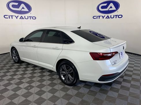 Used 2023 Volkswagen Jetta SE w/ Panoramic Sunroof Package FWD image 5