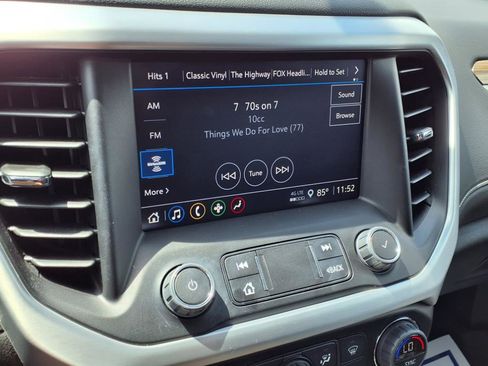 Used 2023 GMC Acadia SLE w/ Driver Convenience Package image 4