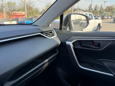 Used 2020 Toyota RAV4 LE AWD/4WD image 23