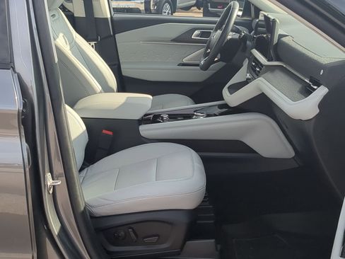 Used 2025 Ford Explorer Platinum w/ Ultimate Package image 26