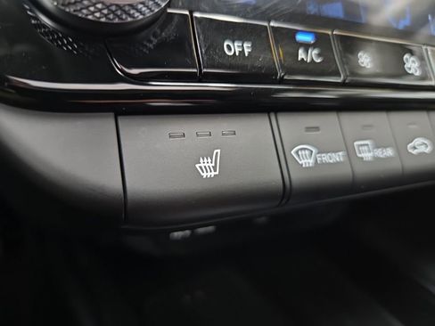 Used 2024 Hyundai Elantra SEL w/ Convenience Package image 39