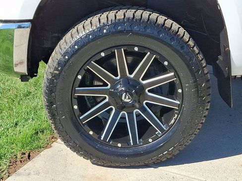 Used 2019 Toyota Tundra SR5 w/ SR5 Upgrade Package AWD/4WD image 8