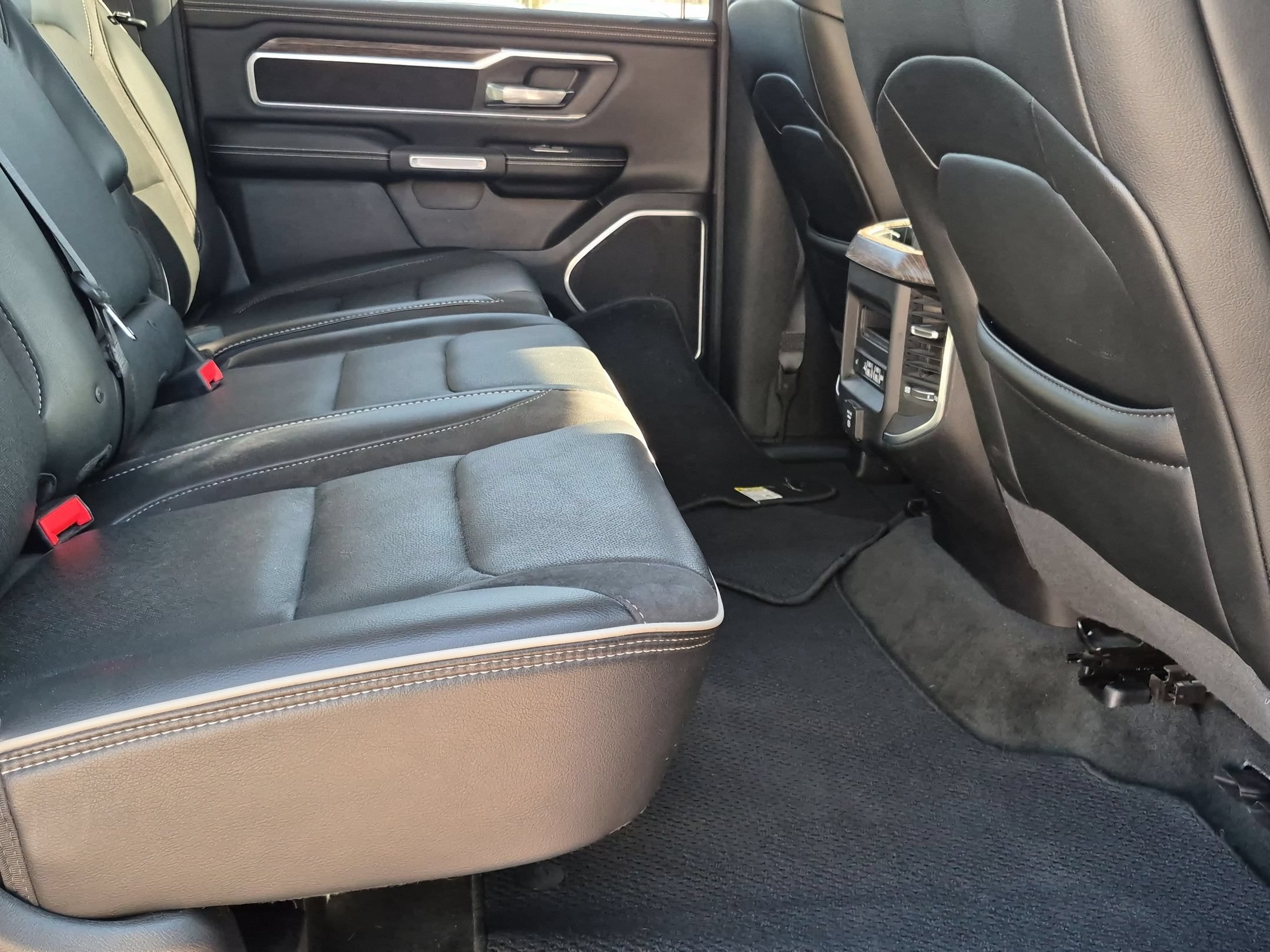 Used 2020 RAM 1500 Laramie RWD image 25