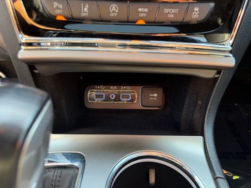 Used 2022 Jeep Grand Cherokee Laredo X RWD image 27