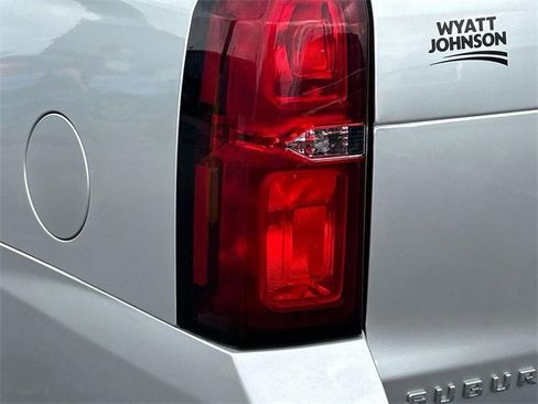 Used 2019 Chevrolet Suburban LT image 10