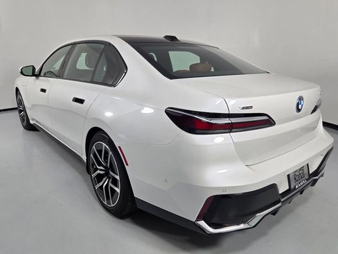 New 2026 BMW 750e xDrive image 8