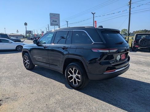 Used 2025 Jeep Grand Cherokee Limited AWD/4WD image 5