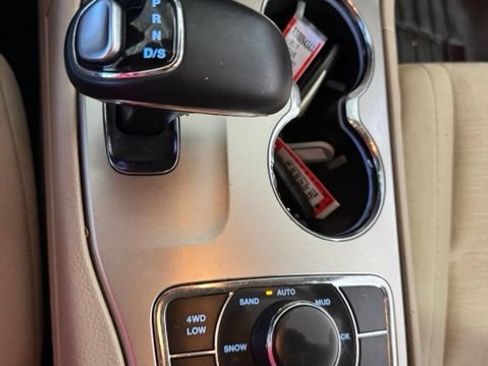 Used 2014 Jeep Grand Cherokee Laredo w/ 18" Wheel & 8.4" Radio Group AWD/4WD image 24