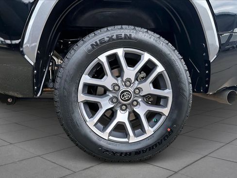 Used 2022 Toyota Tundra 1794 Edition AWD/4WD image 11