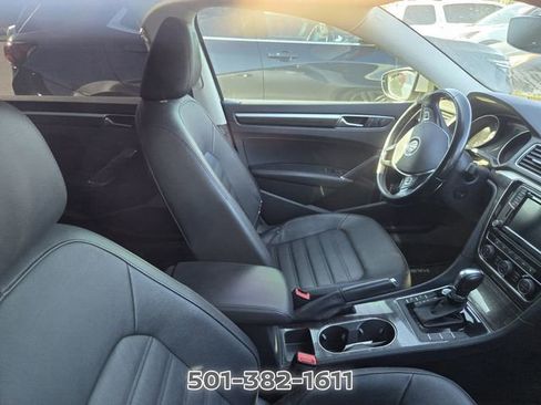 Used 2018 Volkswagen Passat 2.0T SEL Premium FWD image 8
