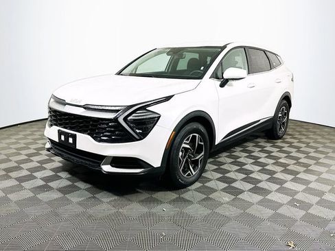 Used 2024 Kia Sportage LX image 4