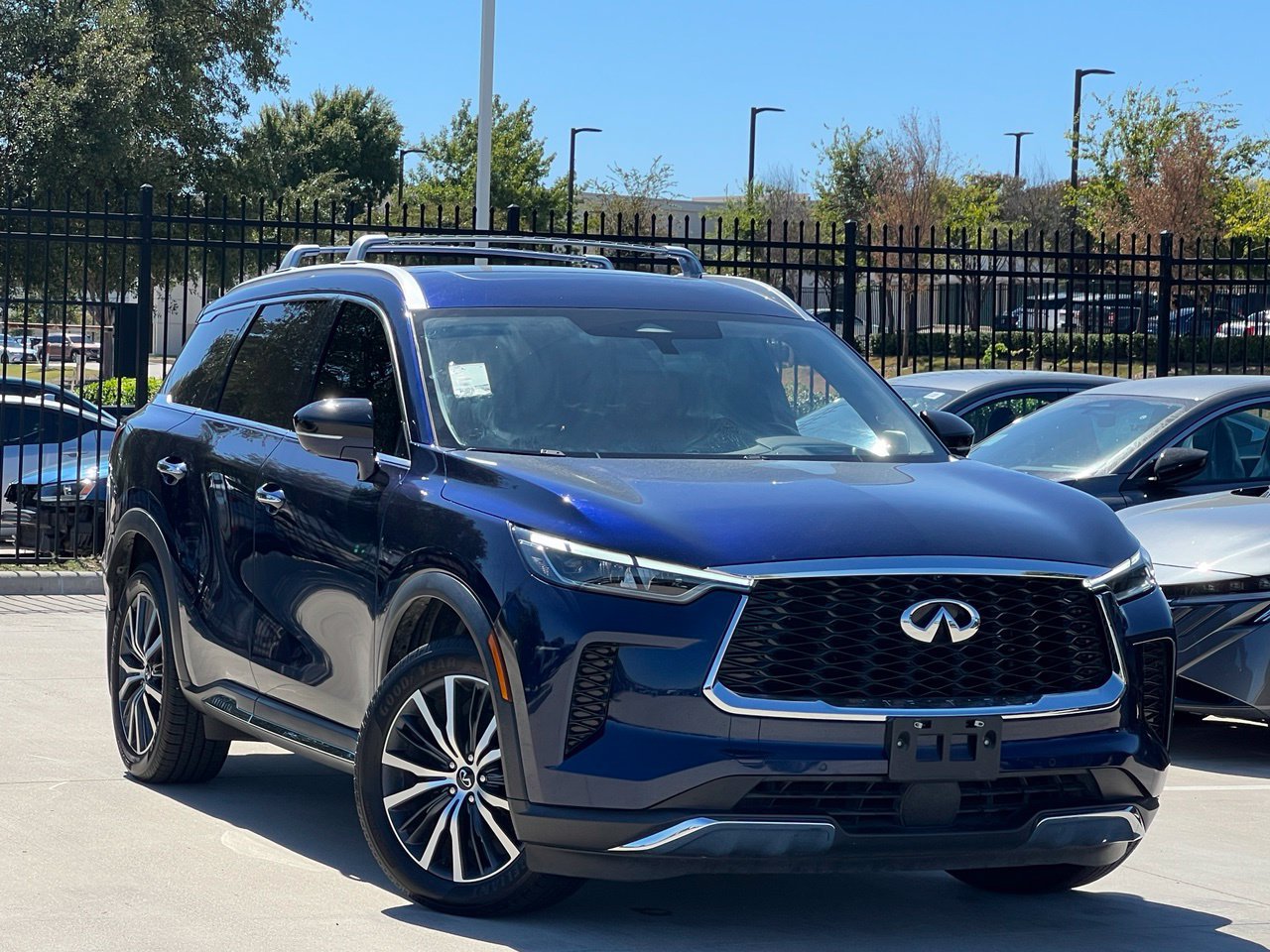 Used 2022 INFINITI QX60 Sensory w/ Vision Package AWD/4WD image 2