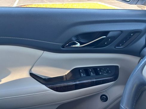 Used 2021 GMC Acadia Denali w/ Denali Ultimate Package image 29