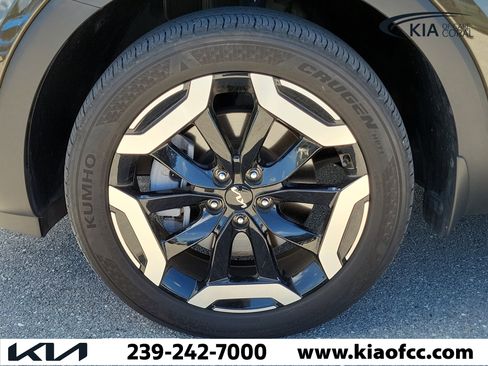 Certified 2024 Kia Telluride S image 6