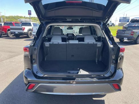 Used 2021 Toyota Highlander Limited FWD image 10