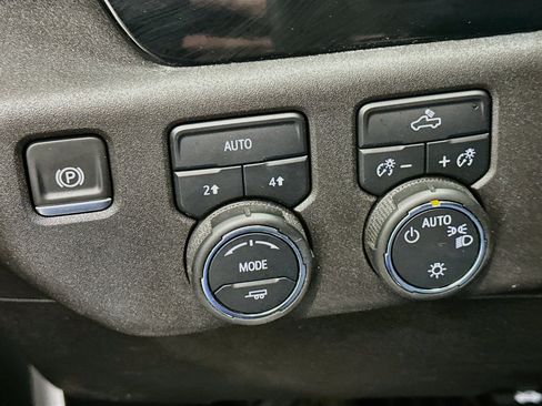 Used 2024 Chevrolet Silverado 1500 LT AWD/4WD image 17
