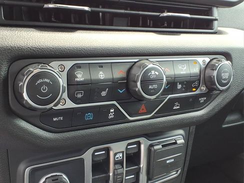 Used 2024 Jeep Wrangler Unlimited AWD/4WD image 6