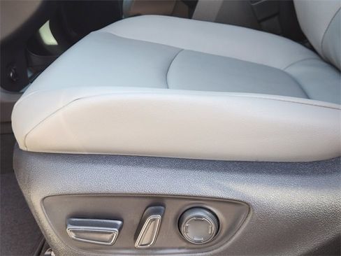 New 2026 Toyota Sienna XLE image 18