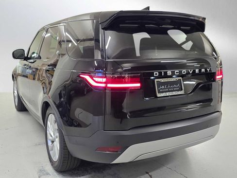 Used 2025 Land Rover Discovery S image 5