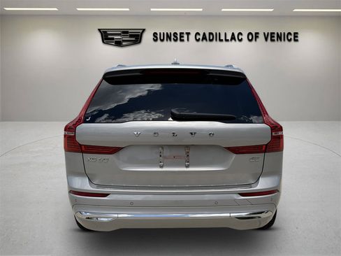 Used 2023 Volvo XC60 B5 Ultimate w/ Climate Package FWD image 4