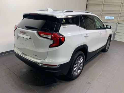 Used 2023 GMC Terrain SLT image 3