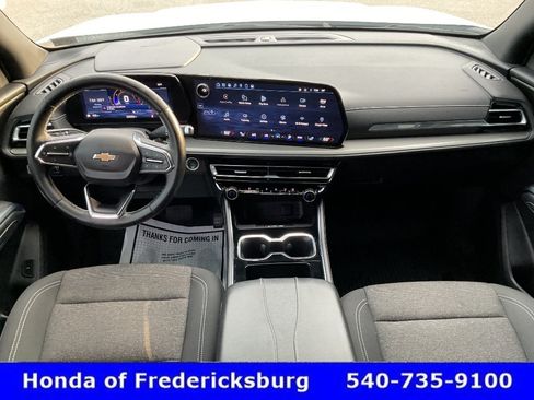 Used 2025 Chevrolet Traverse LT FWD image 43