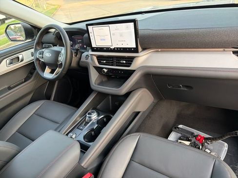 New 2026 Ford Explorer Active w/ Active Comfort Package AWD/4WD image 16