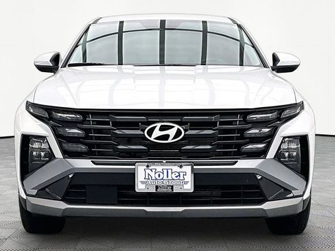 Used 2025 Hyundai Tucson SE FWD image 3