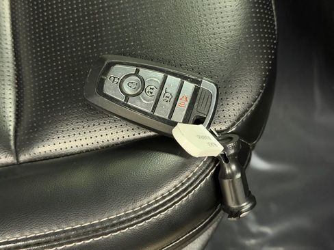 Used 2024 Ford Escape Platinum image 28