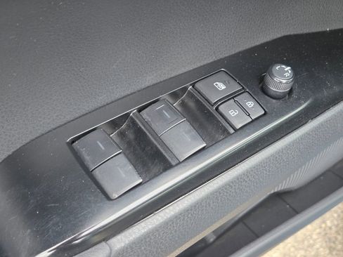 Used 2025 Toyota Camry SE w/ Convenience Package FWD image 23