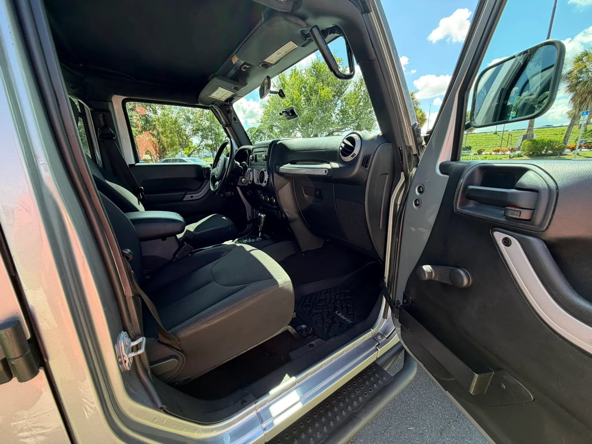 Used 2016 Jeep Wrangler Unlimited Sport w/ Connectivity Group AWD/4WD image 13