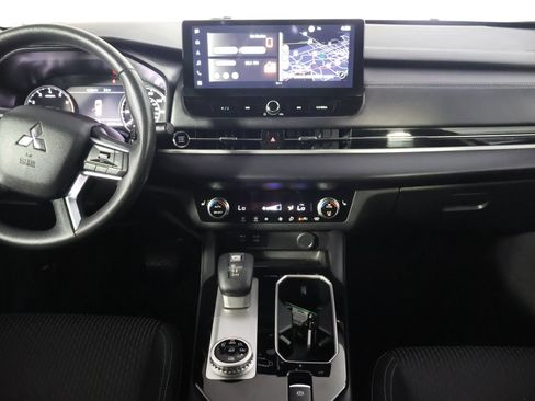 Used 2025 Mitsubishi Outlander ES AWD/4WD image 27