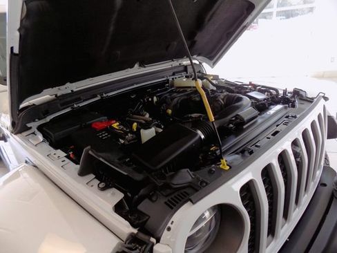 Used 2022 Jeep Gladiator Rubicon w/ LED Lighting Group image 32