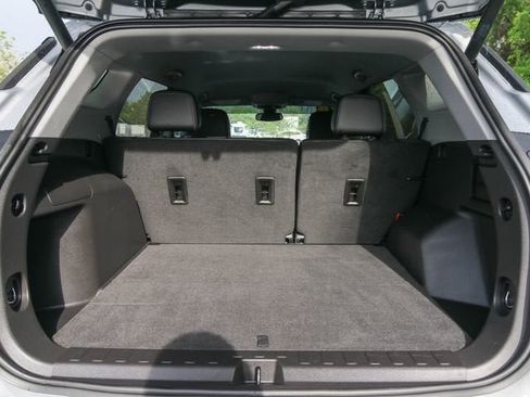 Used 2024 GMC Terrain SLT w/ Infotainment Package II AWD/4WD image 27