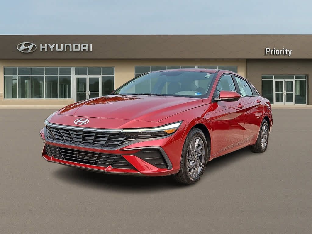 Used 2024 Hyundai Elantra SEL FWD image 1