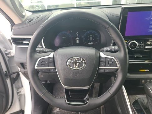 Used 2023 Toyota Highlander Platinum image 19
