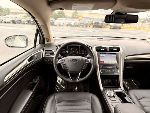 Used 2018 Ford Fusion SE w/ Equipment Group 602A FWD image 27