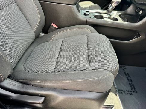 Used 2021 Chevrolet Traverse LT FWD image 28